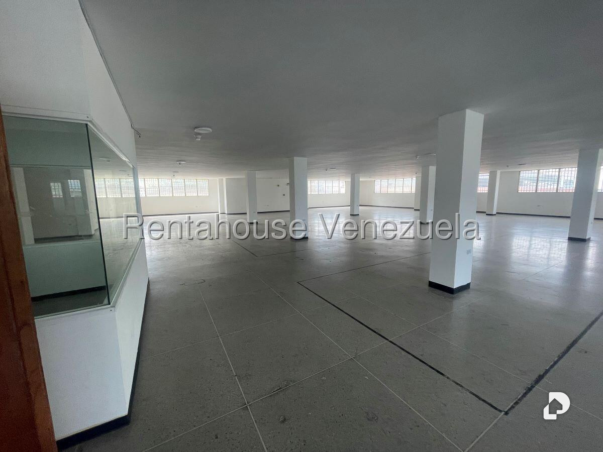 Local comercial en La Urbina, Caracas – 11