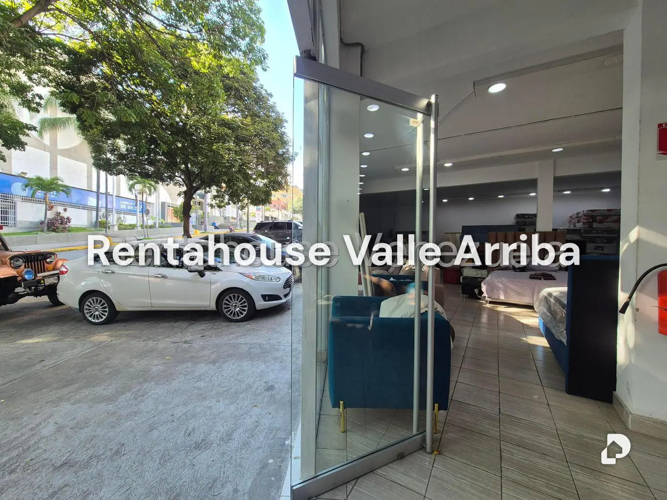 Local comercial en La Trinidad, Caracas – 19
