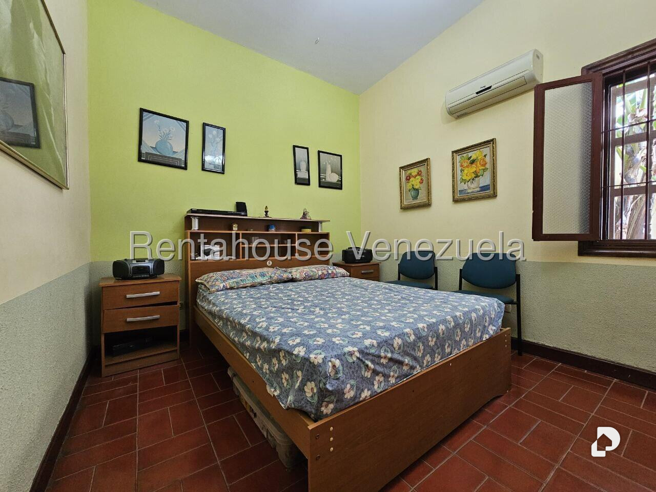 Casa en Los Palos Grandes, Caracas – 24