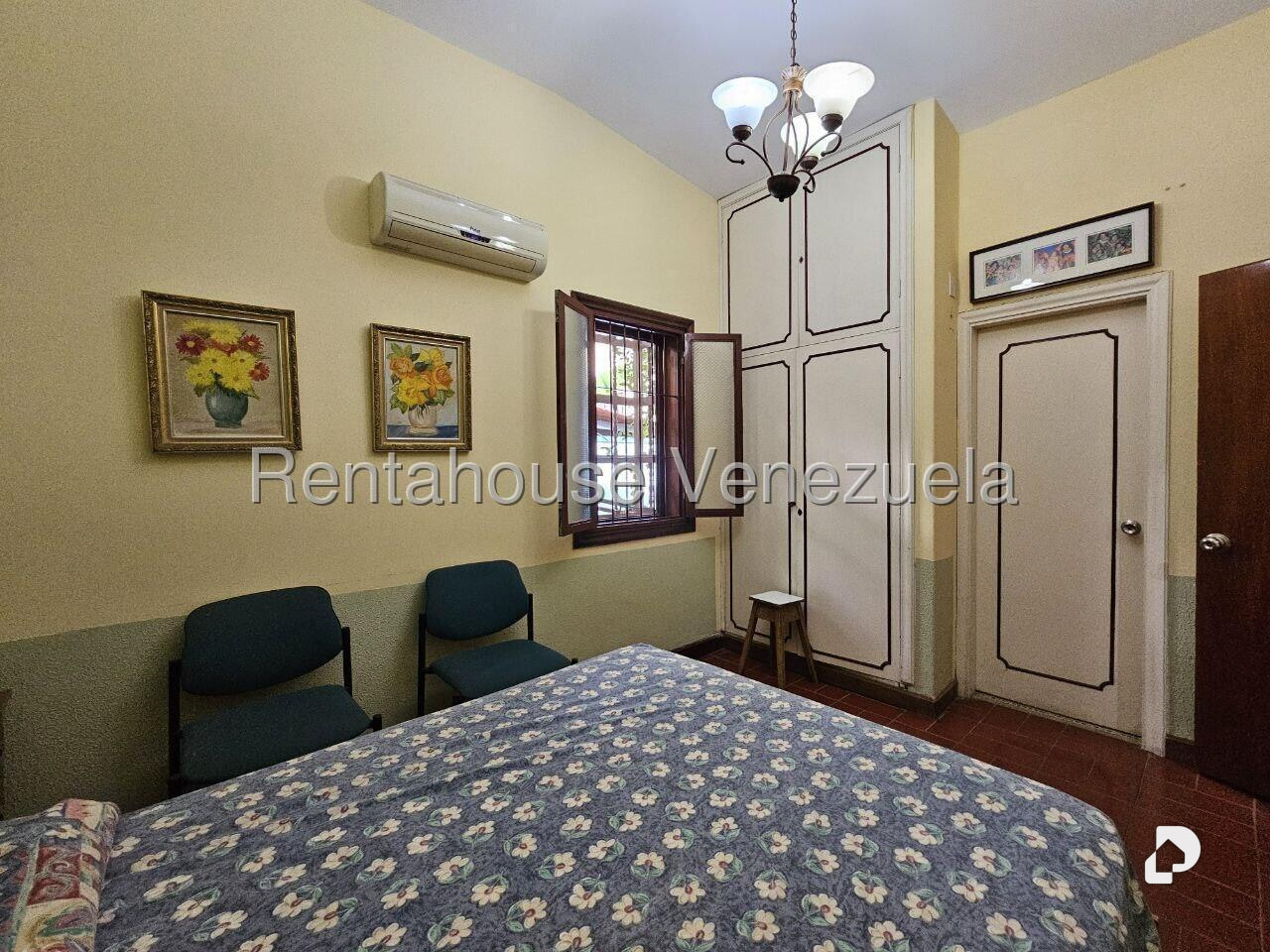 Casa en Los Palos Grandes, Caracas – 25