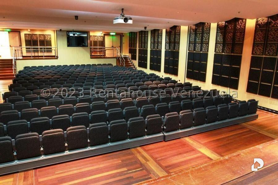 Oficina en La Urbina, Caracas – 23