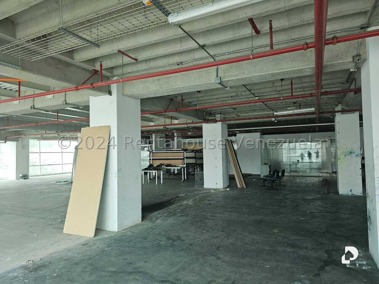 Oficina en La Urbina, Caracas – 18