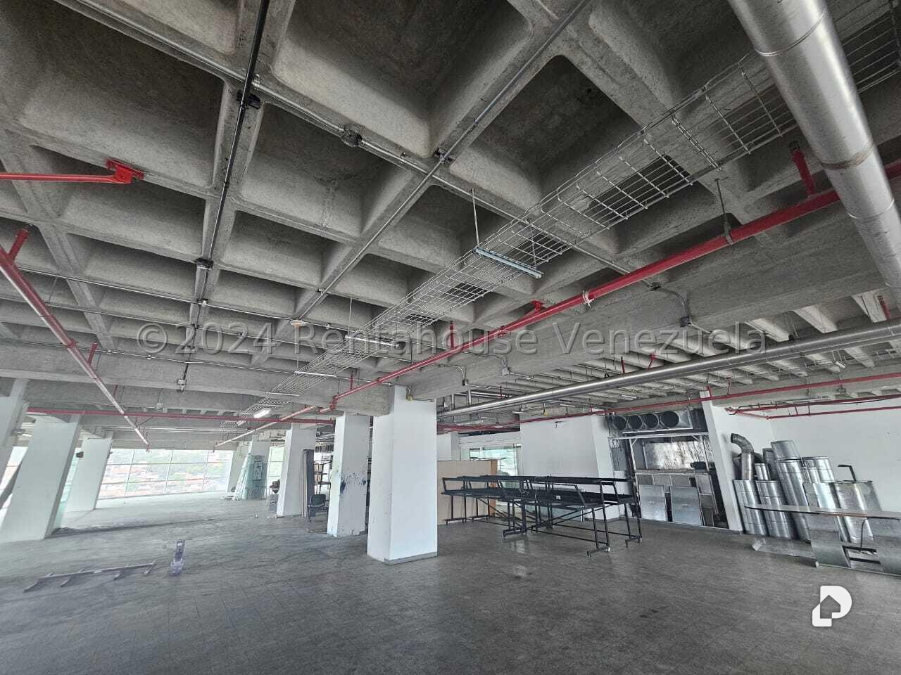 Oficina en La Urbina, Caracas – 12