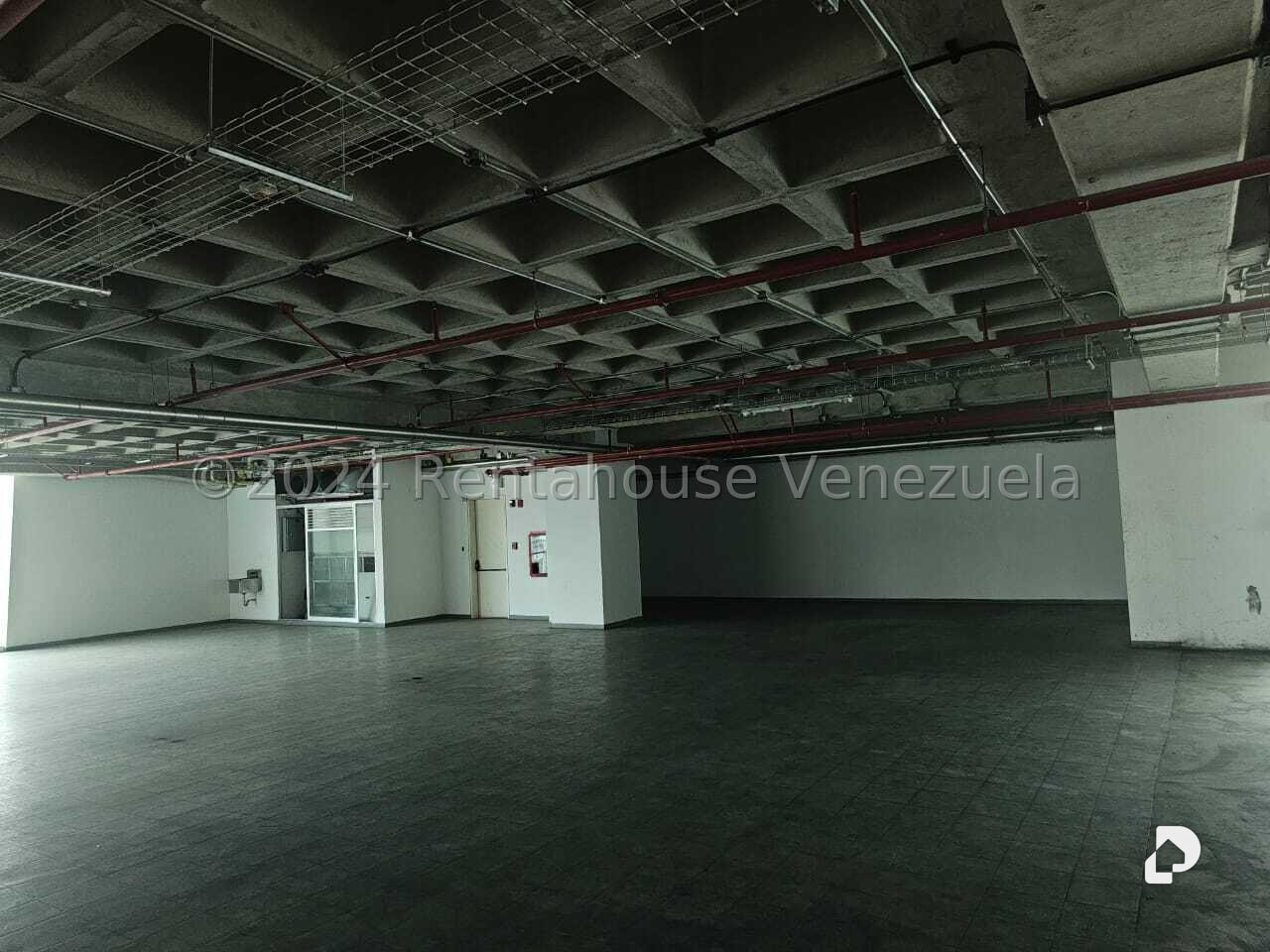 Oficina en La Urbina, Caracas – 17