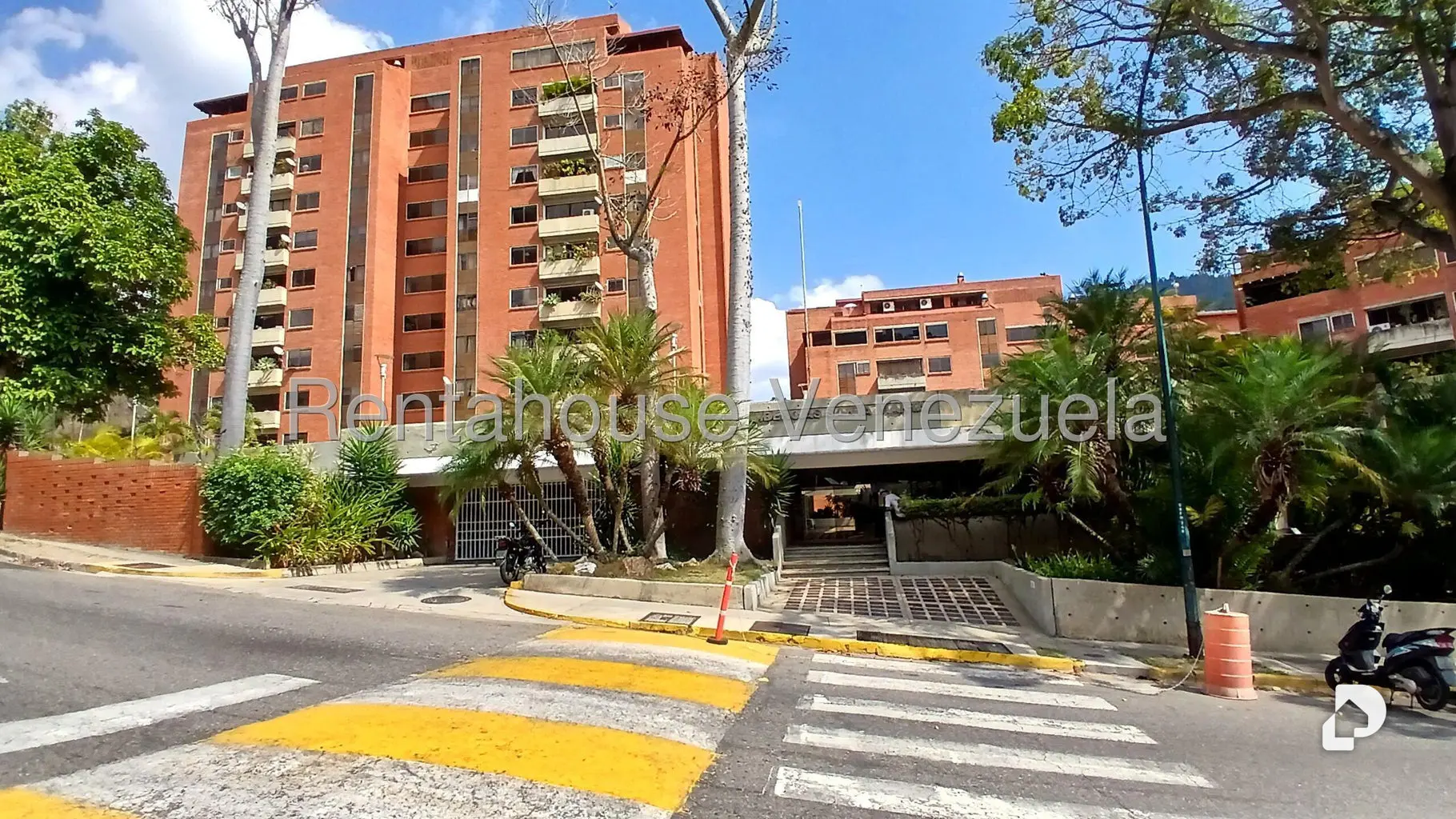 Apartamento en Las Esmeraldas, Caracas – 1