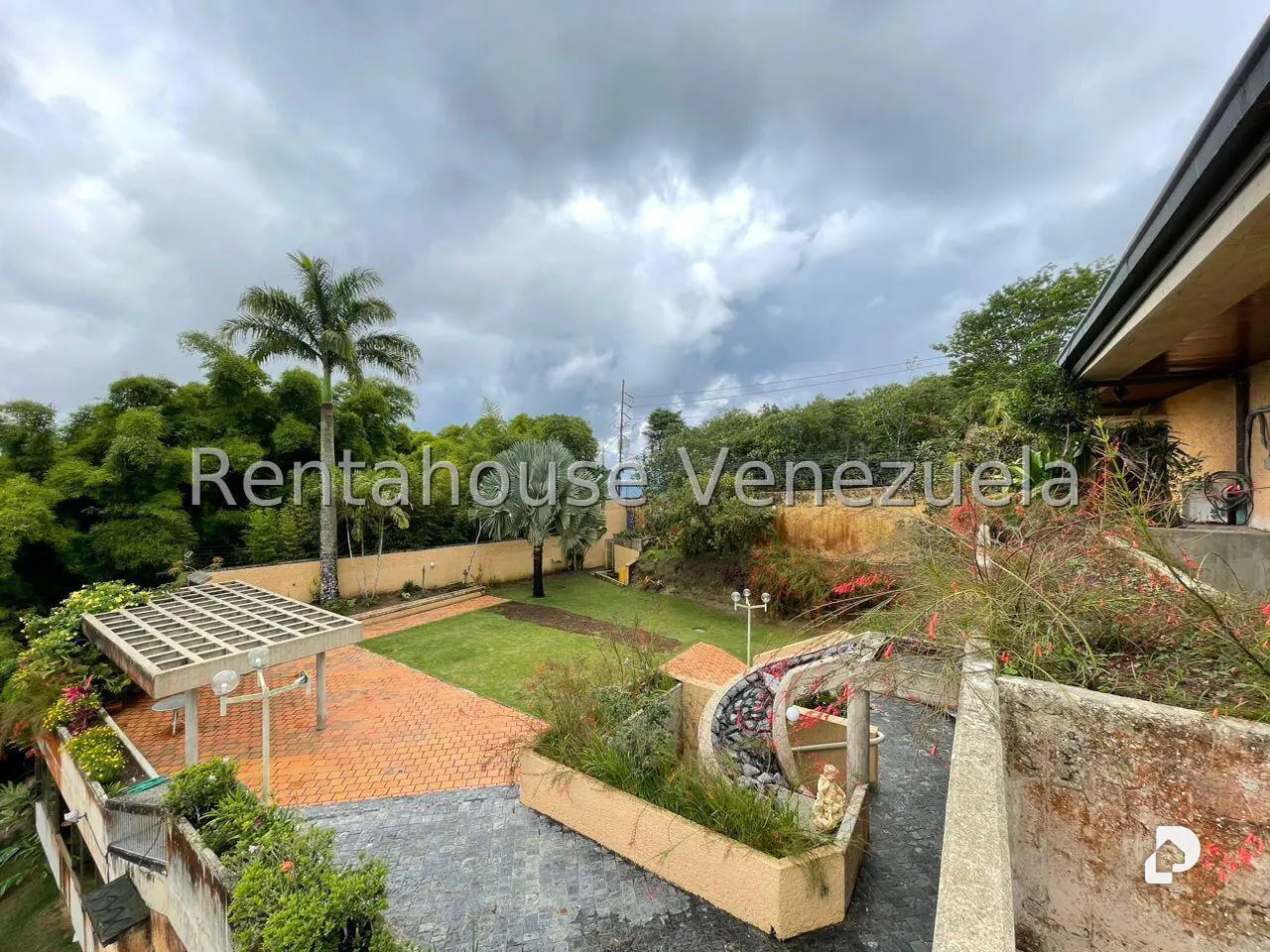 Casa en Oripoto, Caracas – 28
