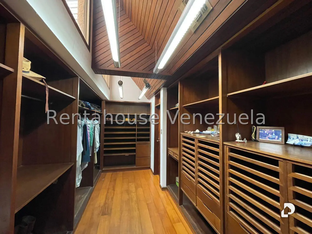 Casa en Oripoto, Caracas – 25