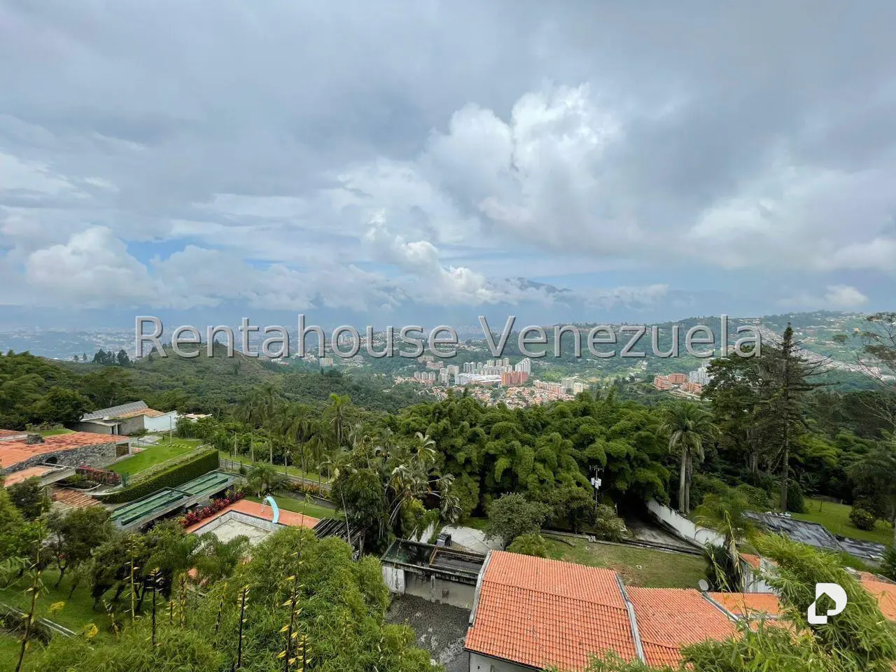 Casa en Oripoto, Caracas – 29