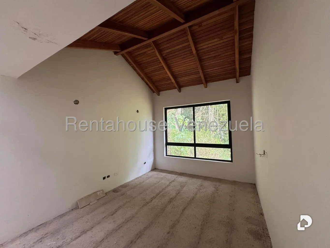 Casa en Oripoto, Caracas – 26