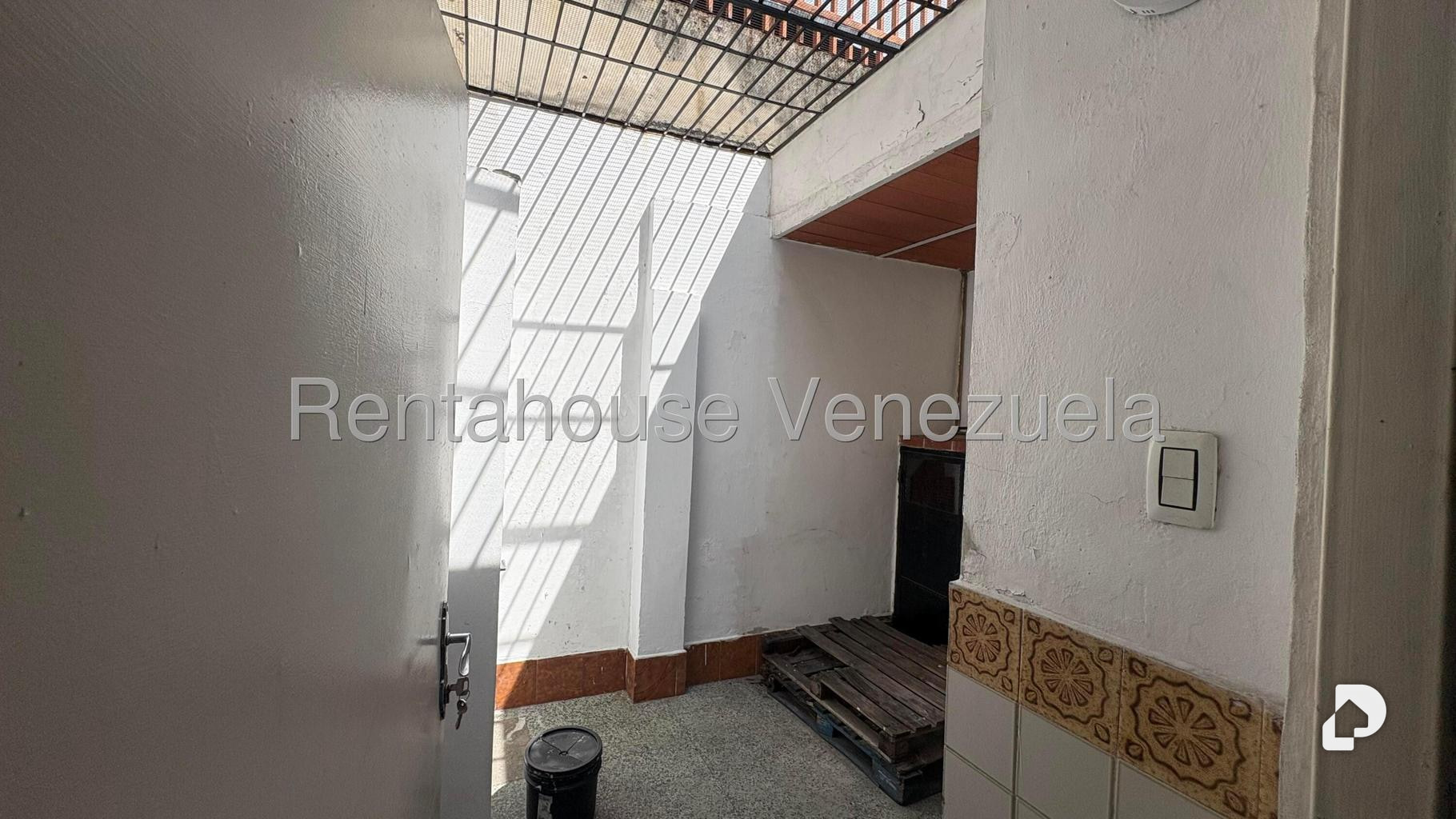 Local comercial en Los Rosales, Caracas – 12