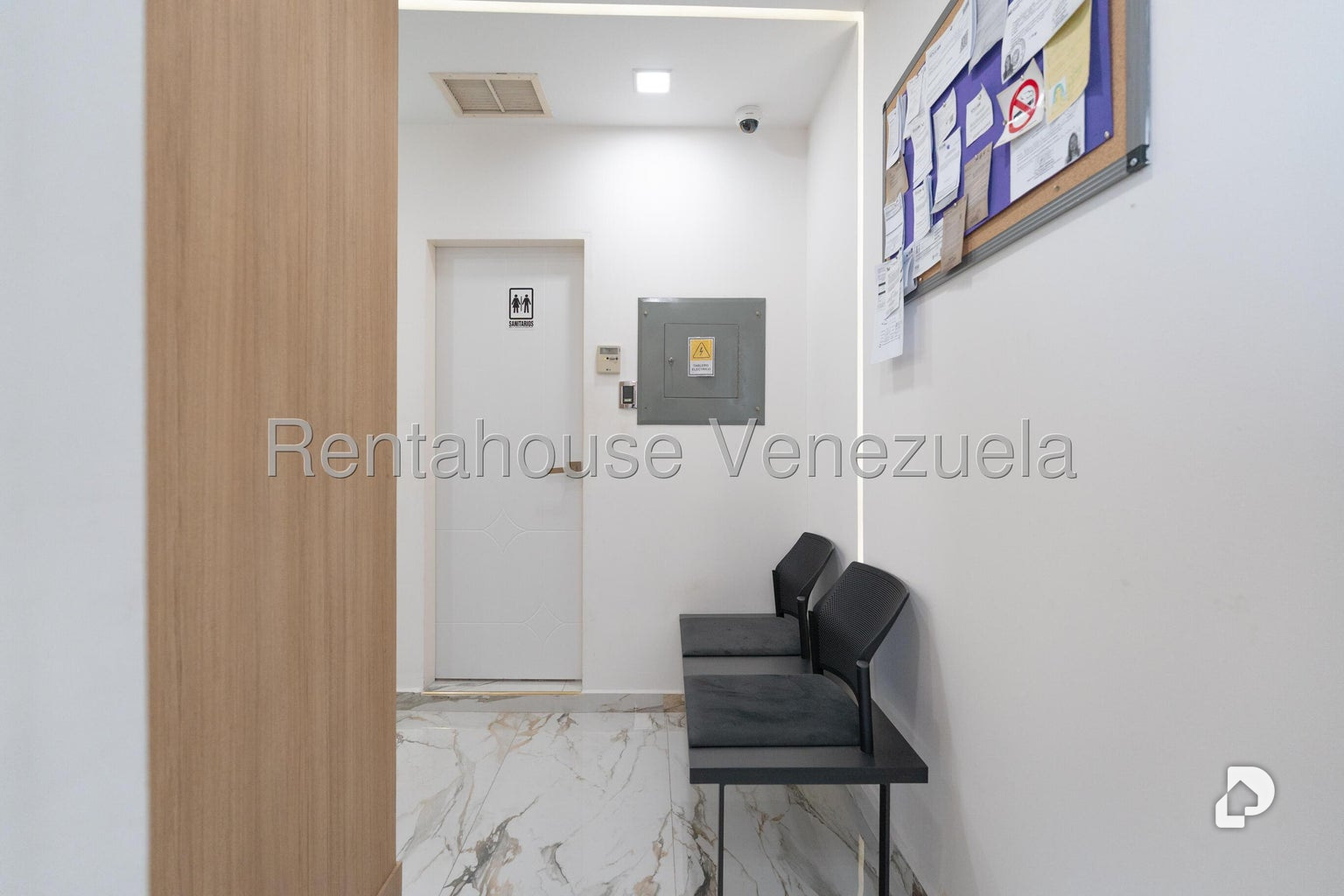 Local comercial en La Trinidad, Caracas – 18