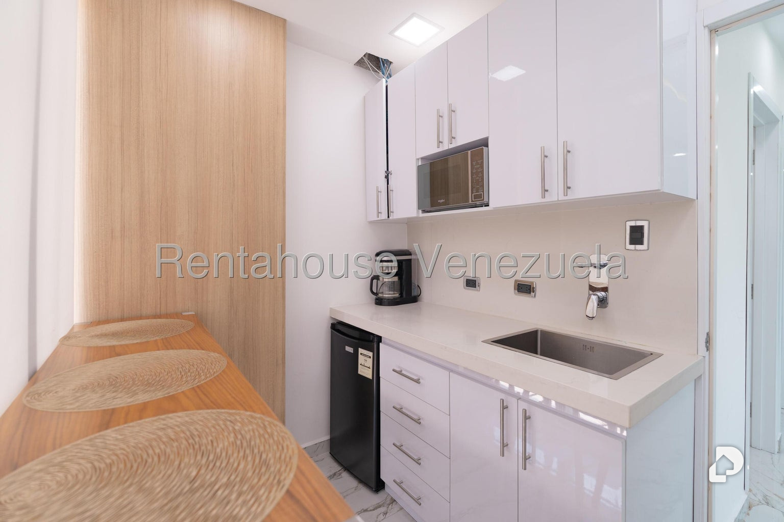 Local comercial en La Trinidad, Caracas – 11