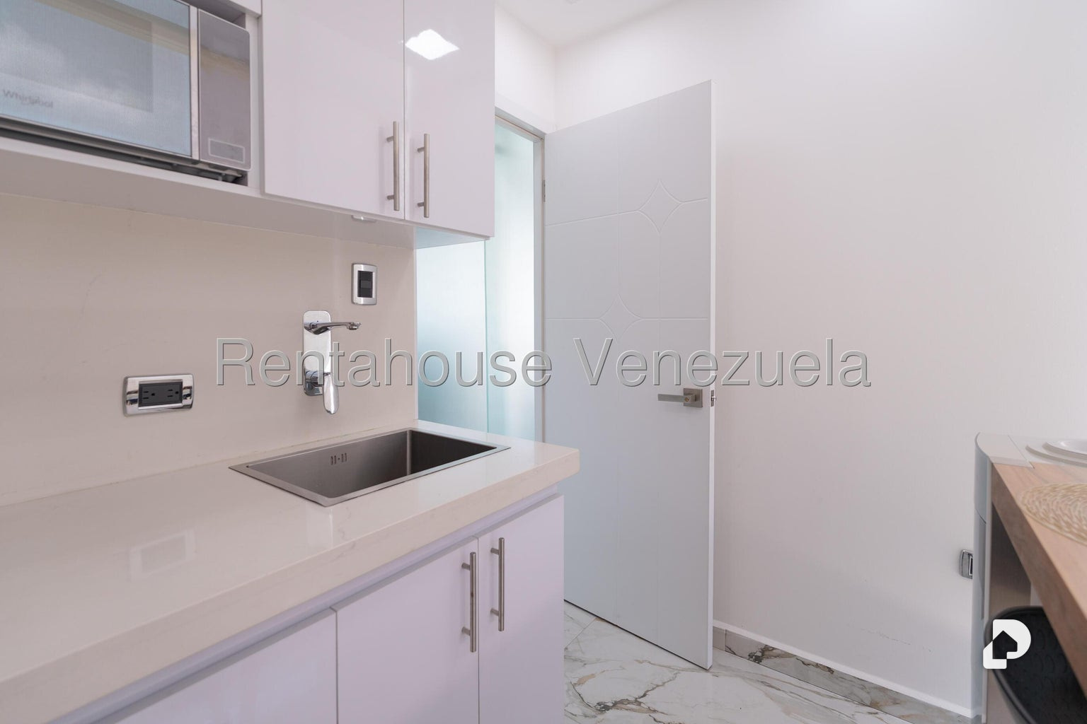 Local comercial en La Trinidad, Caracas – 13