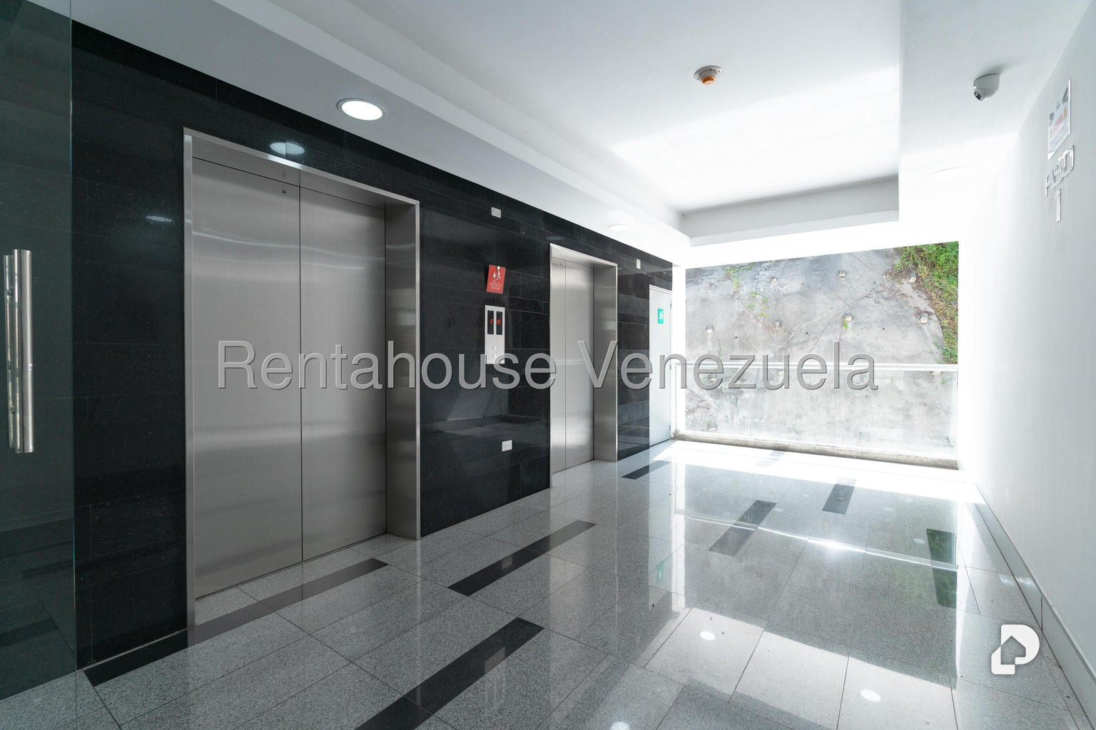 Local comercial en La Trinidad, Caracas – 16