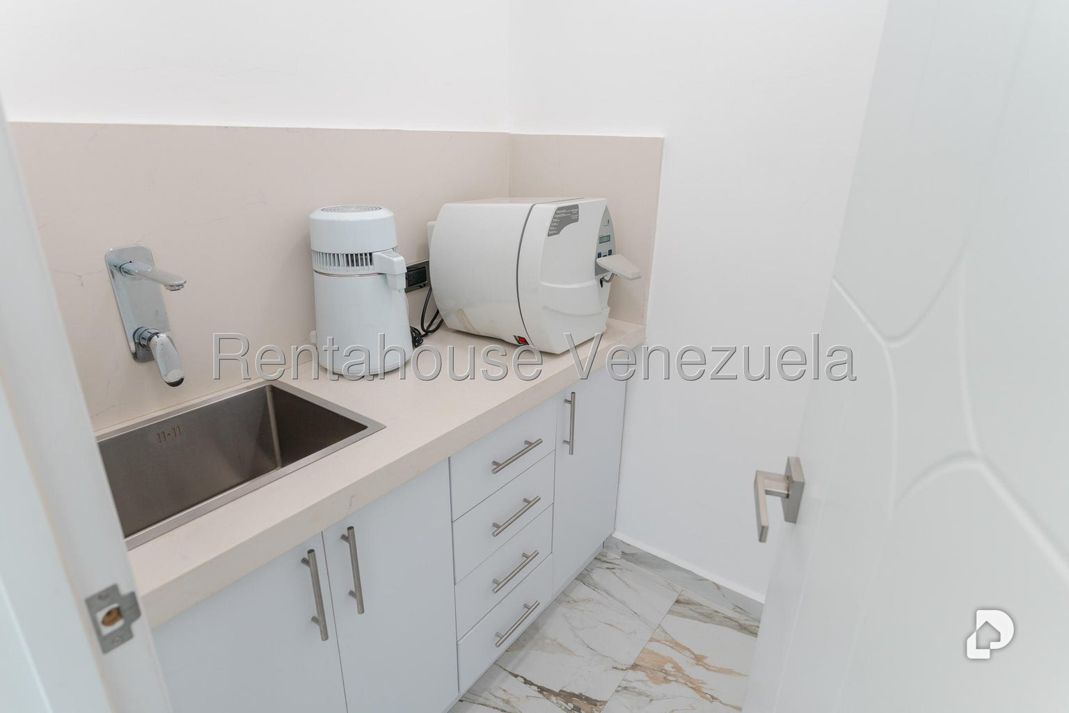 Local comercial en La Trinidad, Caracas – 15