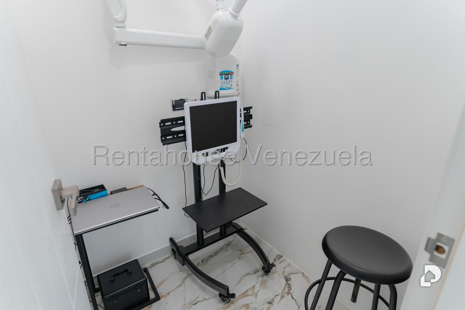 Local comercial en La Trinidad, Caracas – 12