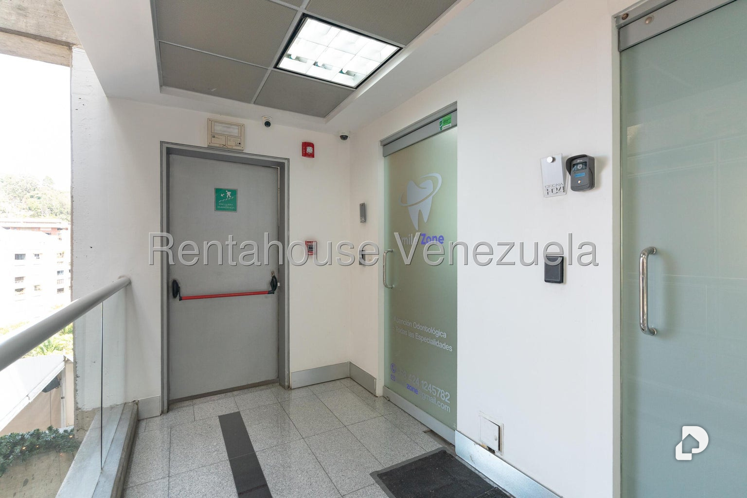 Local comercial en La Trinidad, Caracas – 17