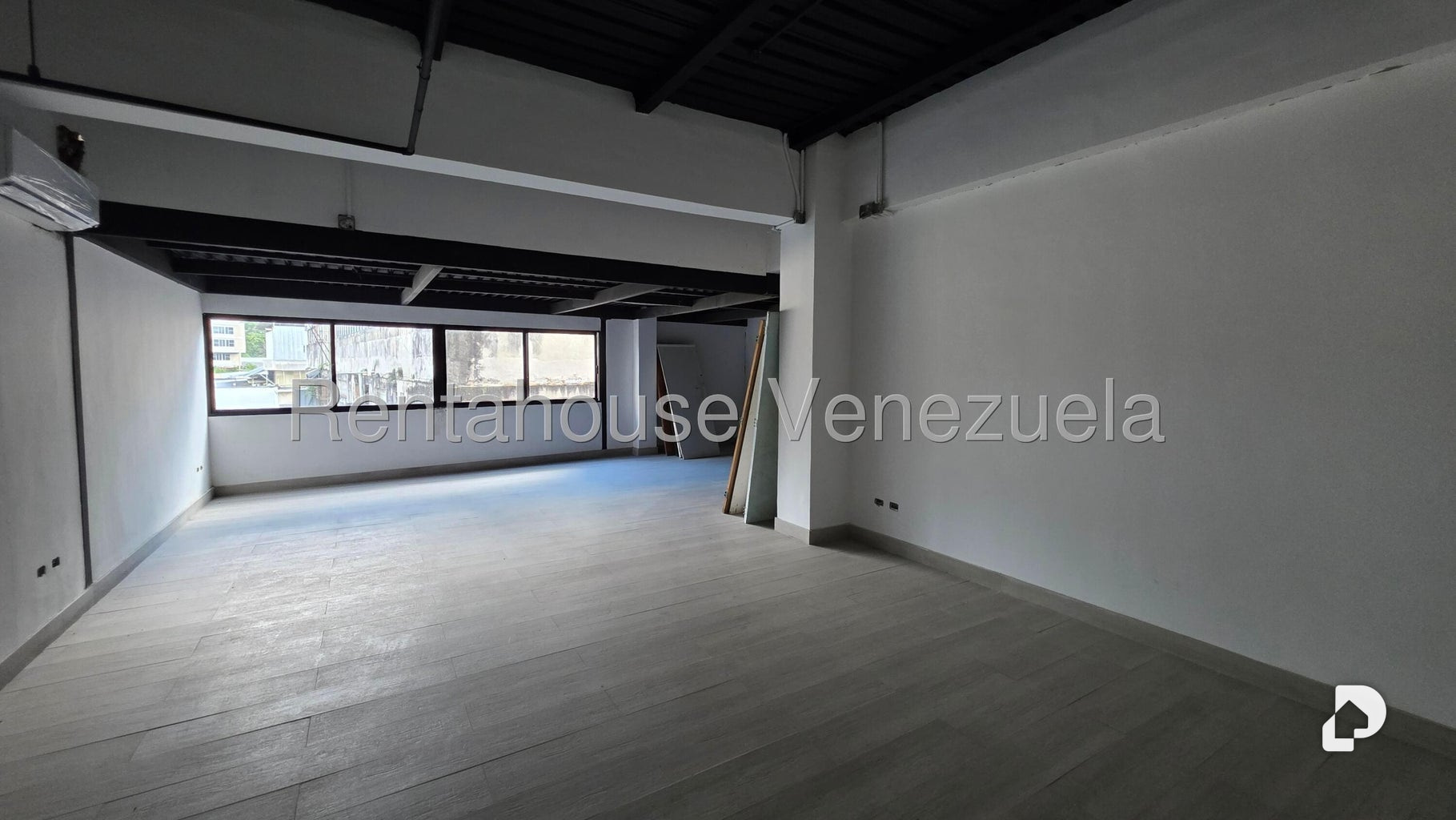 Edificio en La Trinidad, Caracas – 13