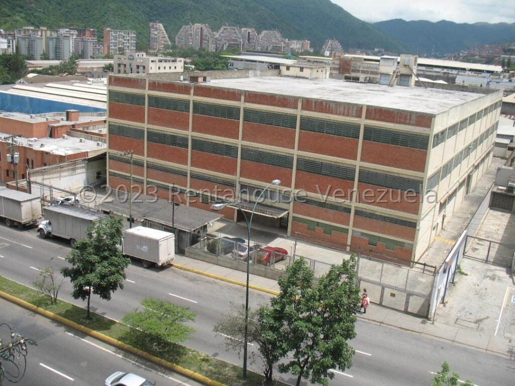 Local comercial en La Yaguara, Caracas - 1