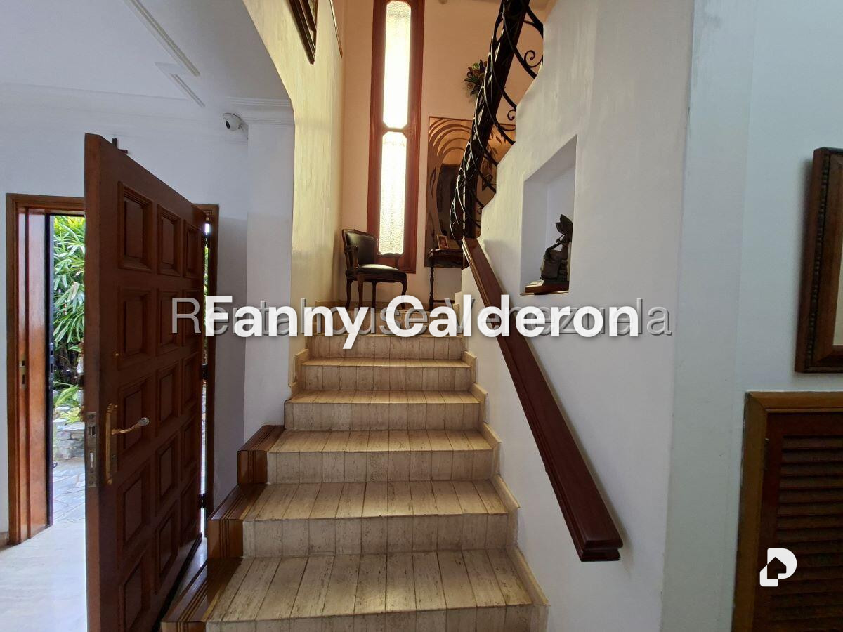 Casa en Lomas de Prados del Este, Caracas – 28