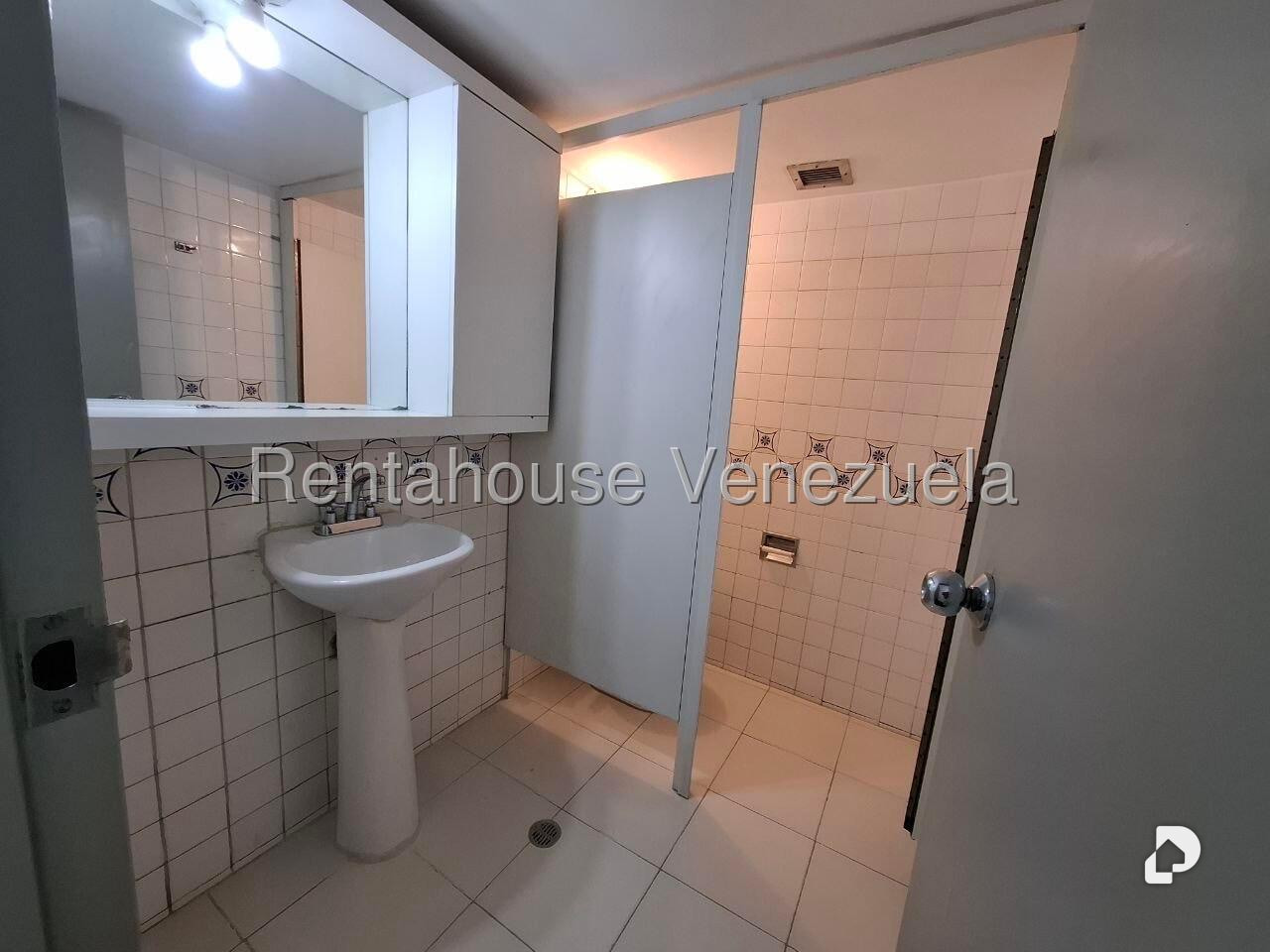 Local comercial en Los Palos Grandes, Caracas – 4