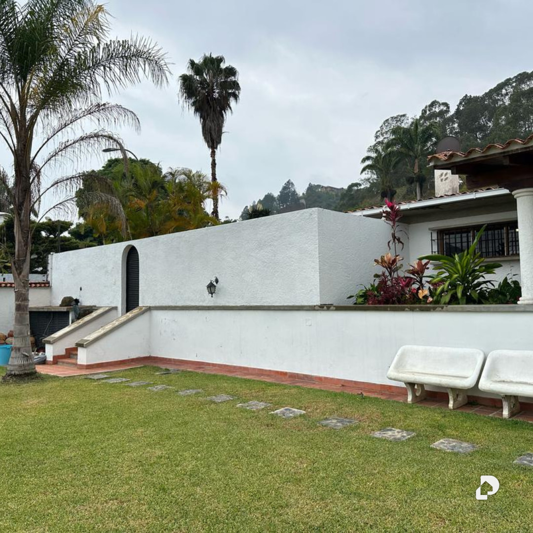 House in La Lagunita, Caracas – 14
