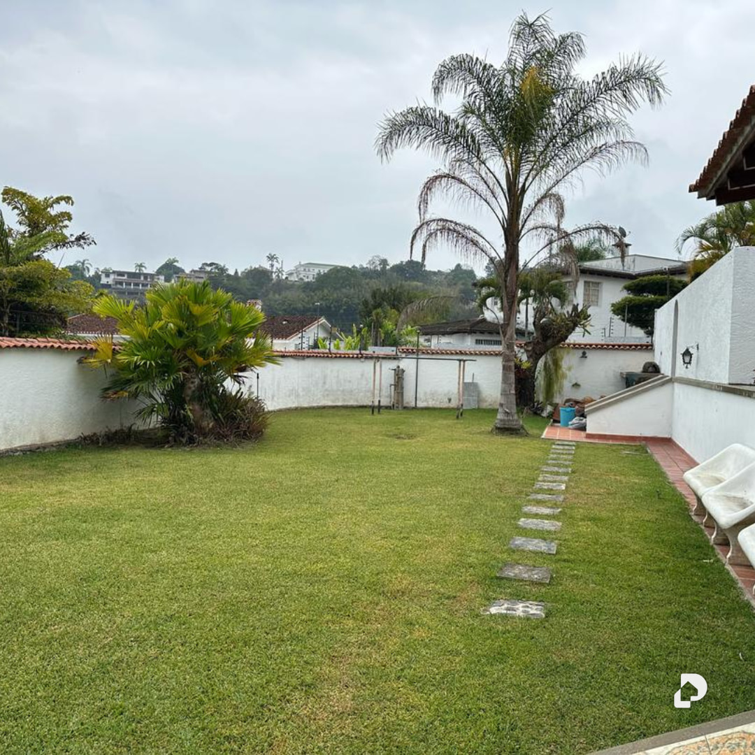 House in La Lagunita, Caracas – 13