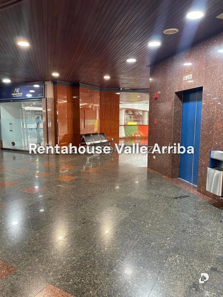 Local comercial en Santa Fe Norte, Caracas – 2