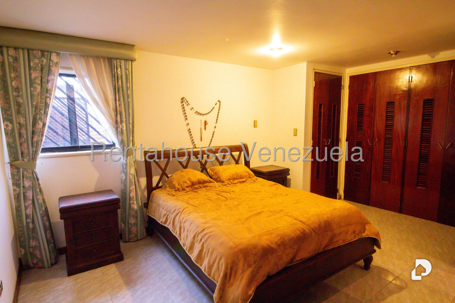 Casa en Lomas de La Lagunita, Caracas – 24