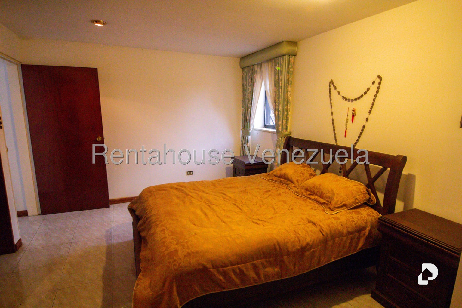 Casa en Lomas de La Lagunita, Caracas – 26