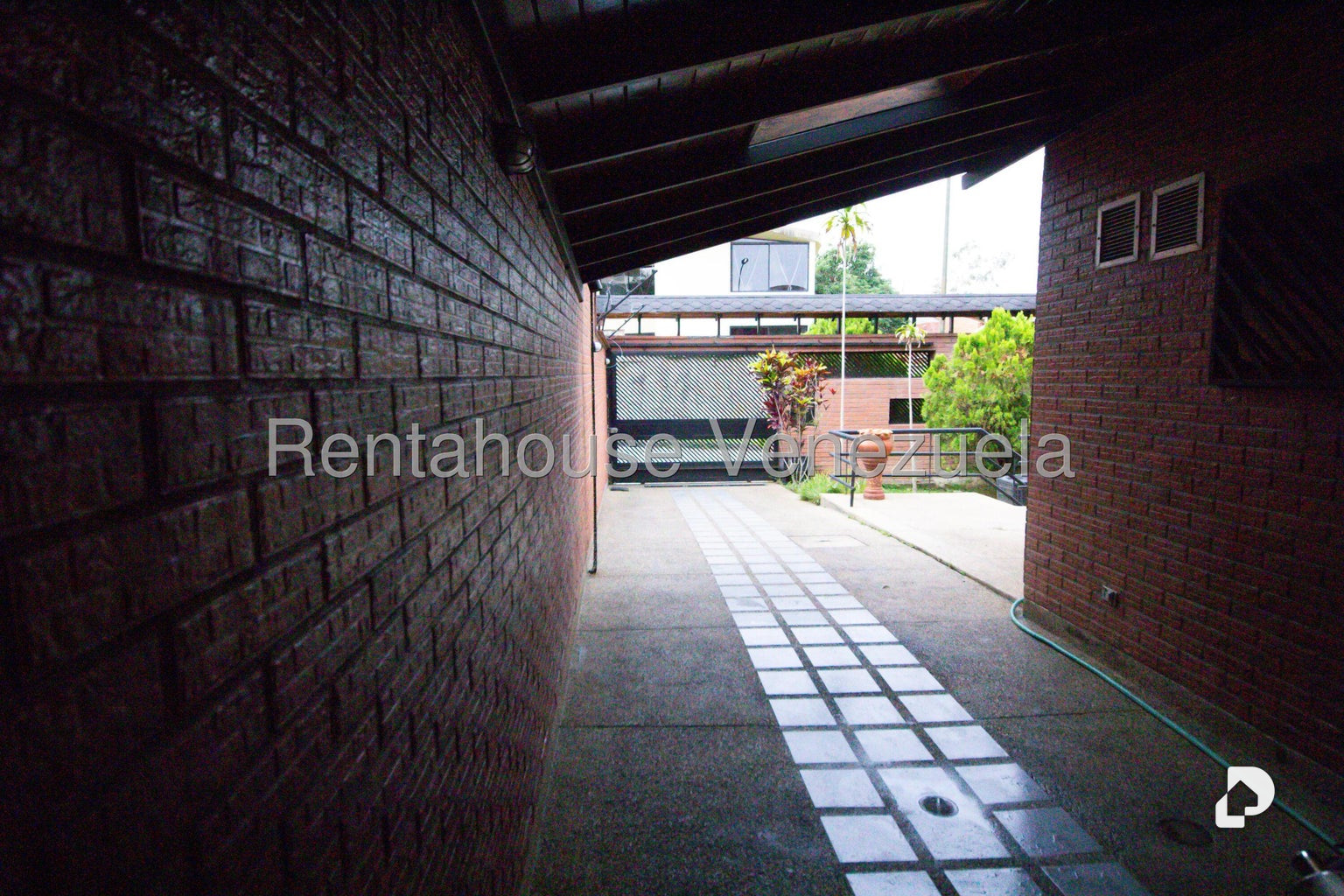 Casa en Lomas de La Lagunita, Caracas – 23