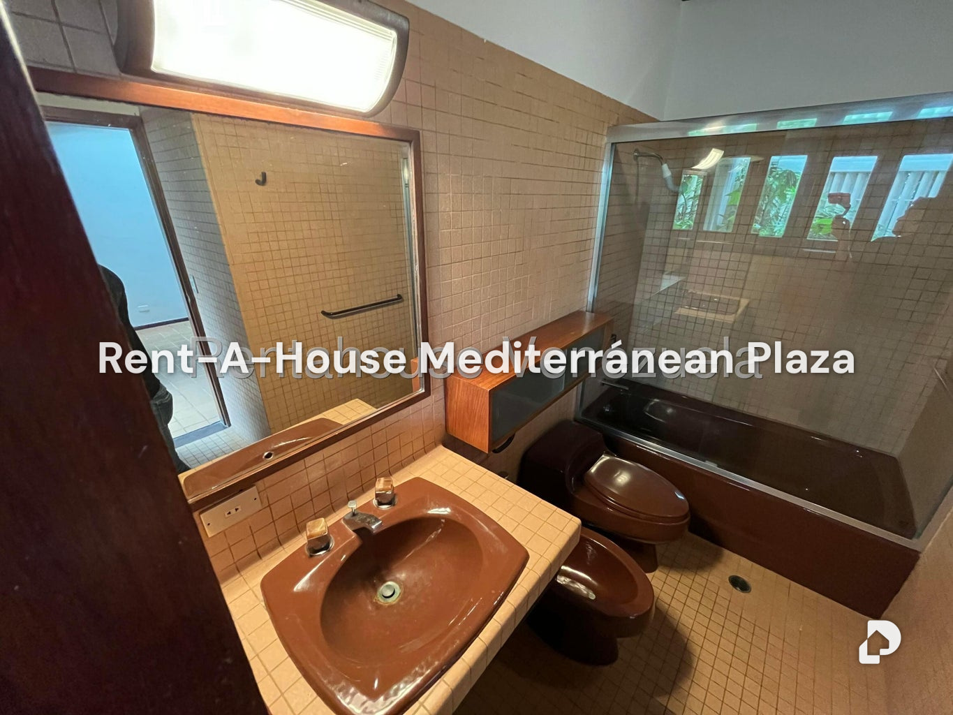 House in Guataparo Country Club, Valencia – 12