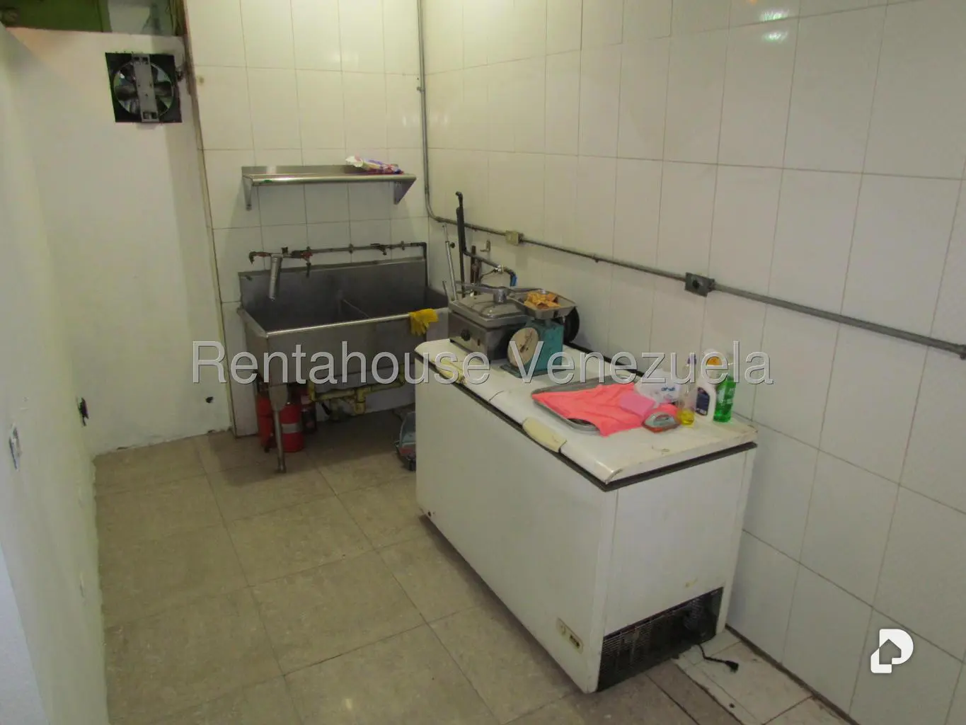 Local comercial en La Florida, Caracas – 8