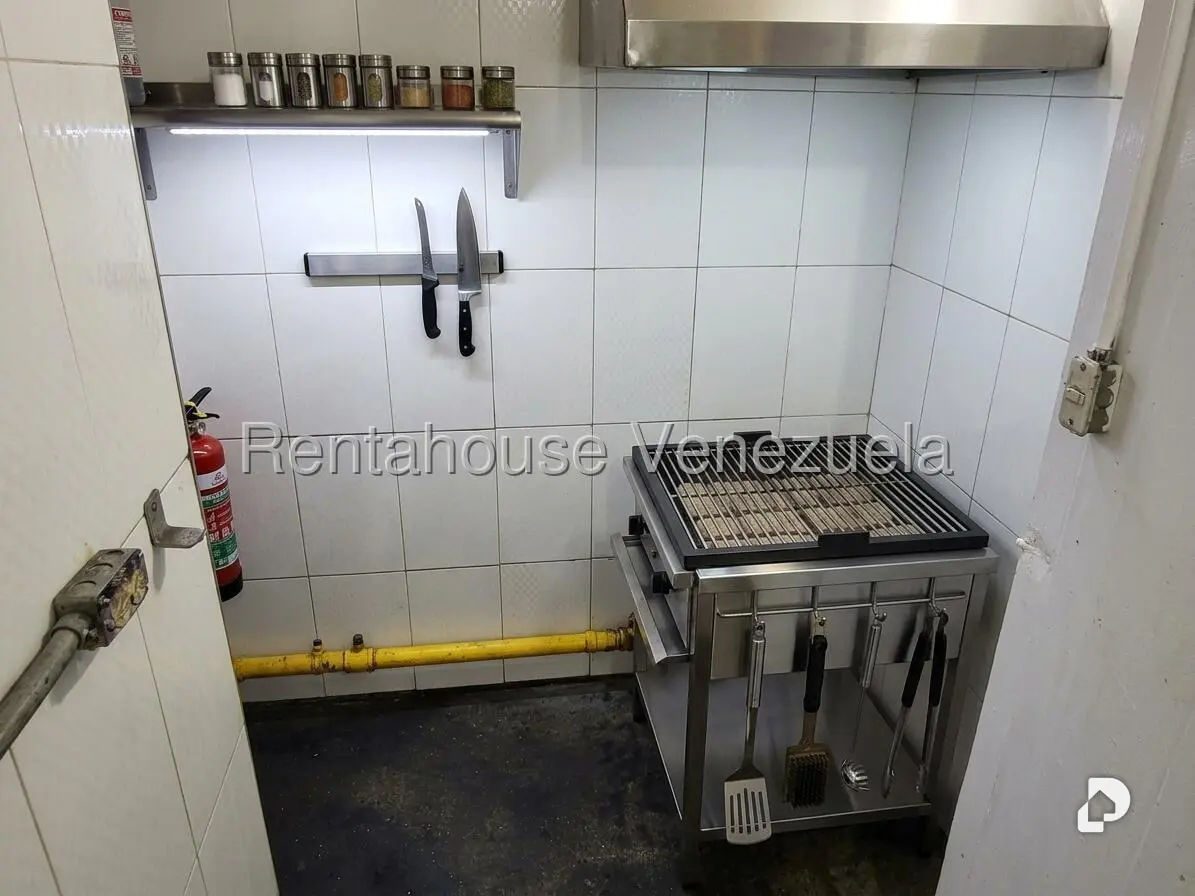Local comercial en La Florida, Caracas – 11