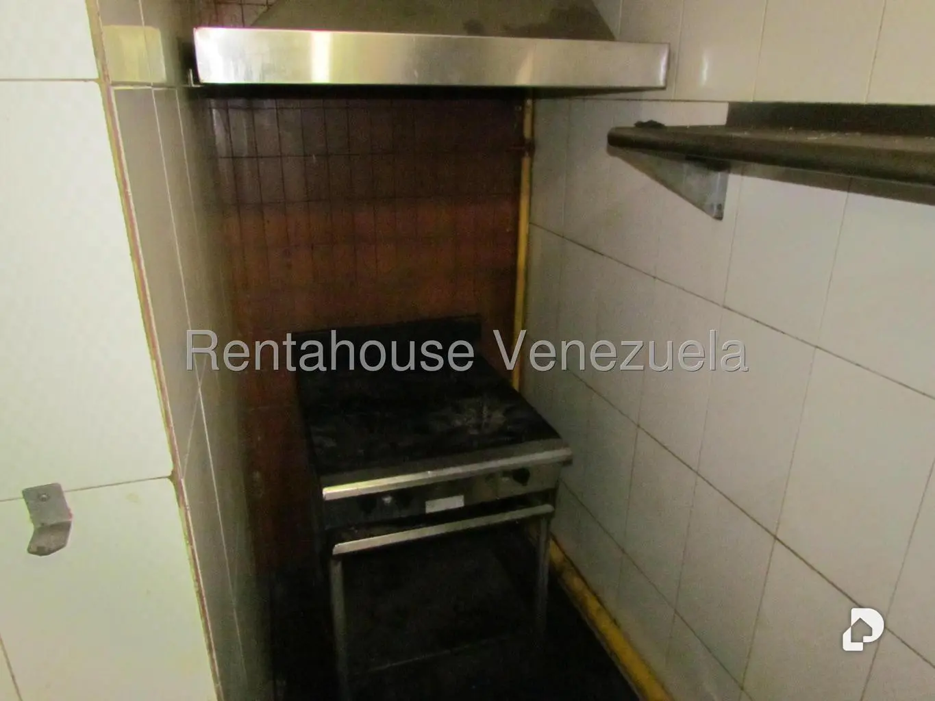 Local comercial en La Florida, Caracas – 12