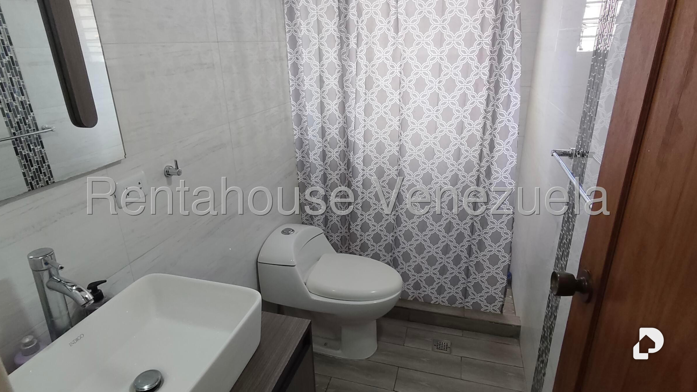 Casa en Alto Prado, Caracas – 20