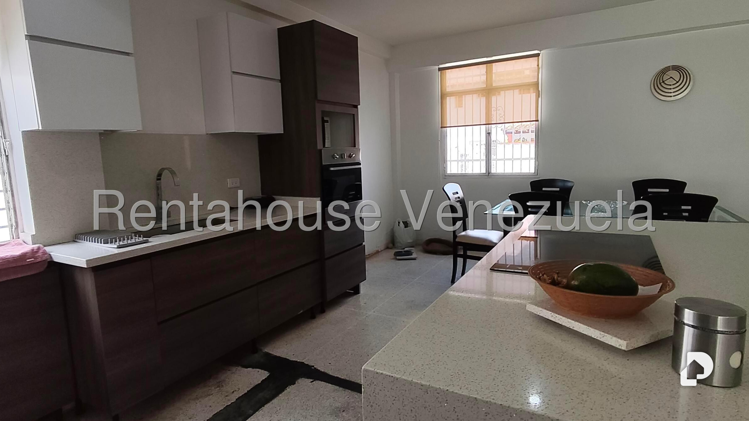 Casa en Alto Prado, Caracas – 13