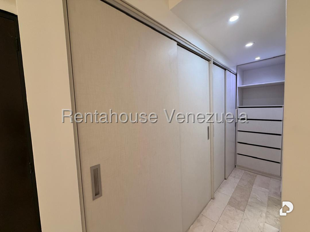 Apartamento en El Rosal, Caracas – 12