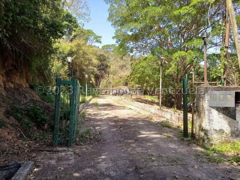 Land in Parque Caiza, Caracas - 1