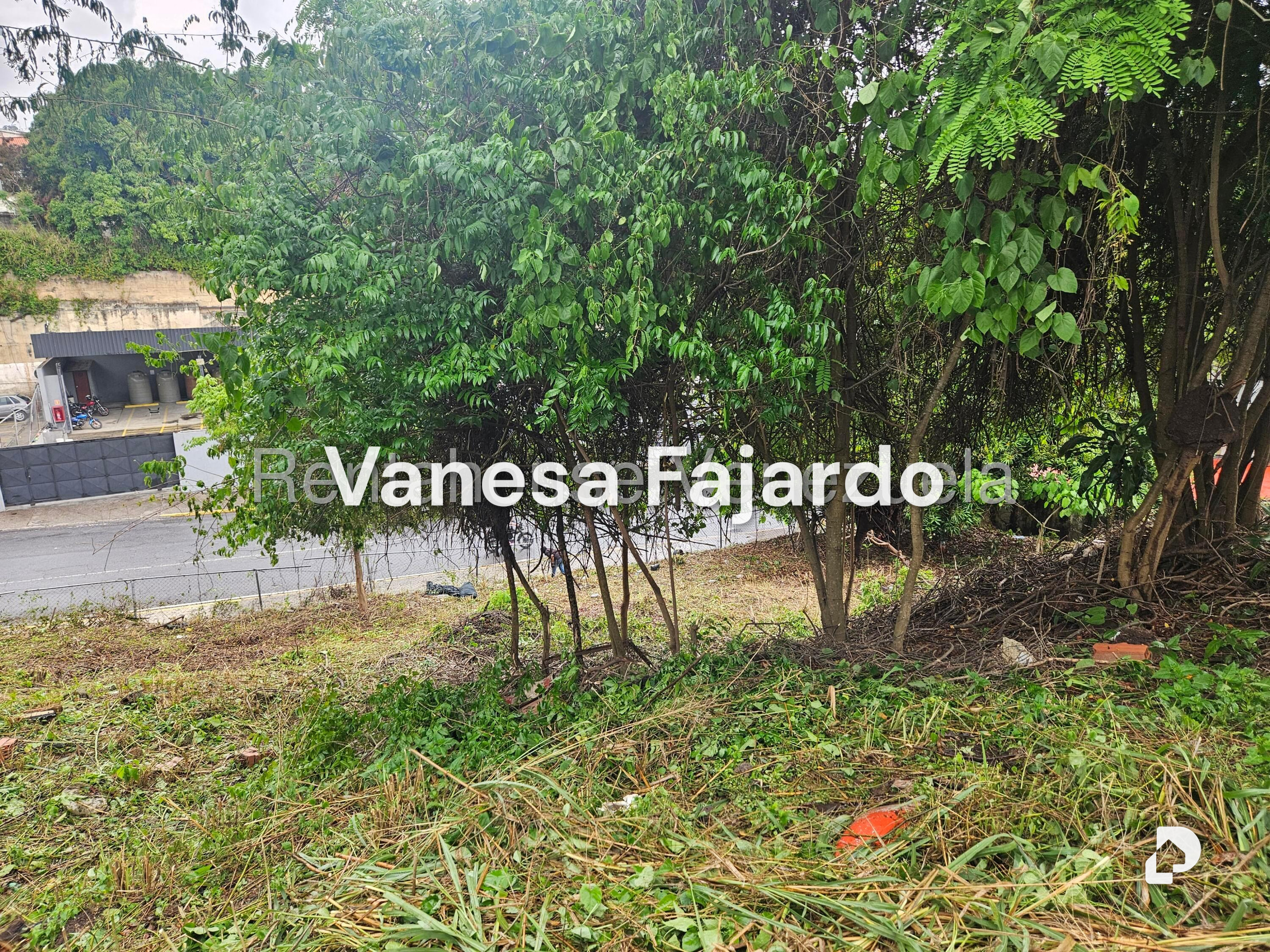 Terreno en Prados del Este, Caracas – 28