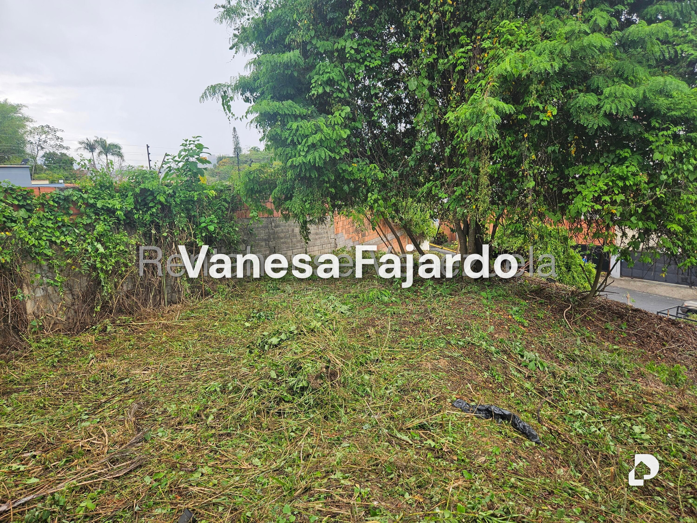Terreno en Prados del Este, Caracas – 27