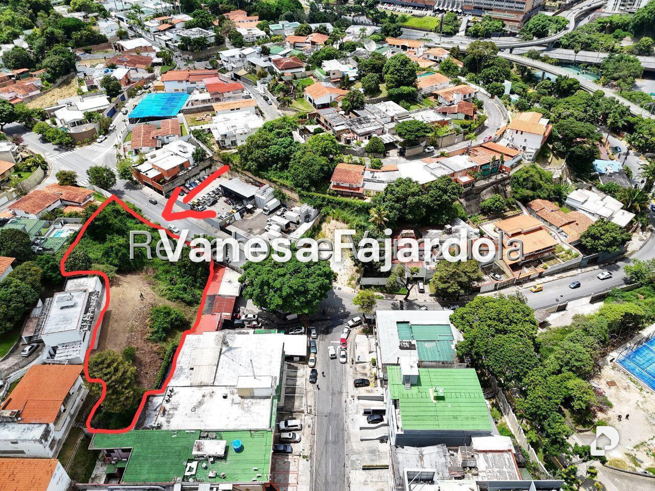 Terreno en Prados del Este, Caracas – 30