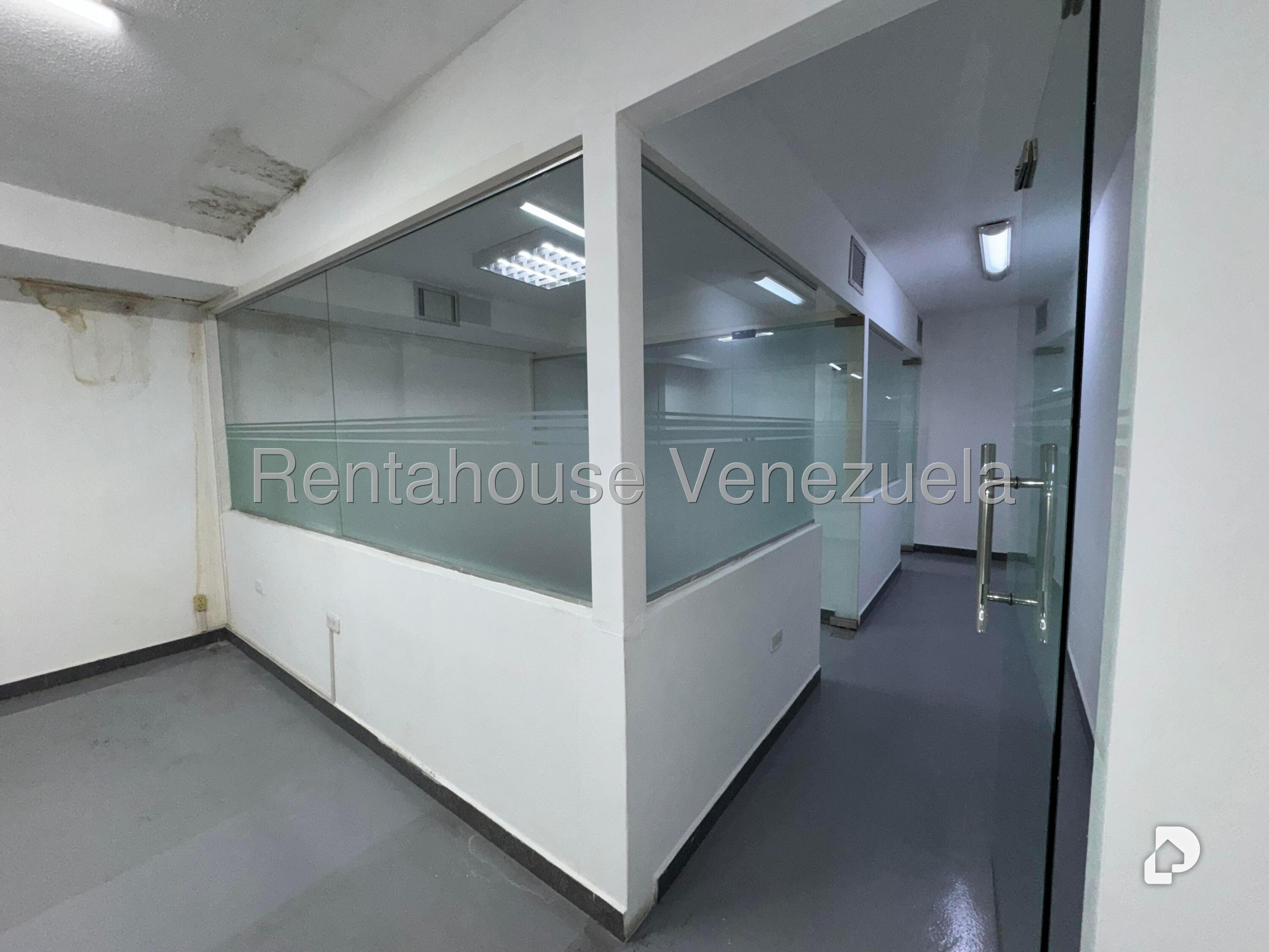 Oficina en Chuao, Caracas – 11