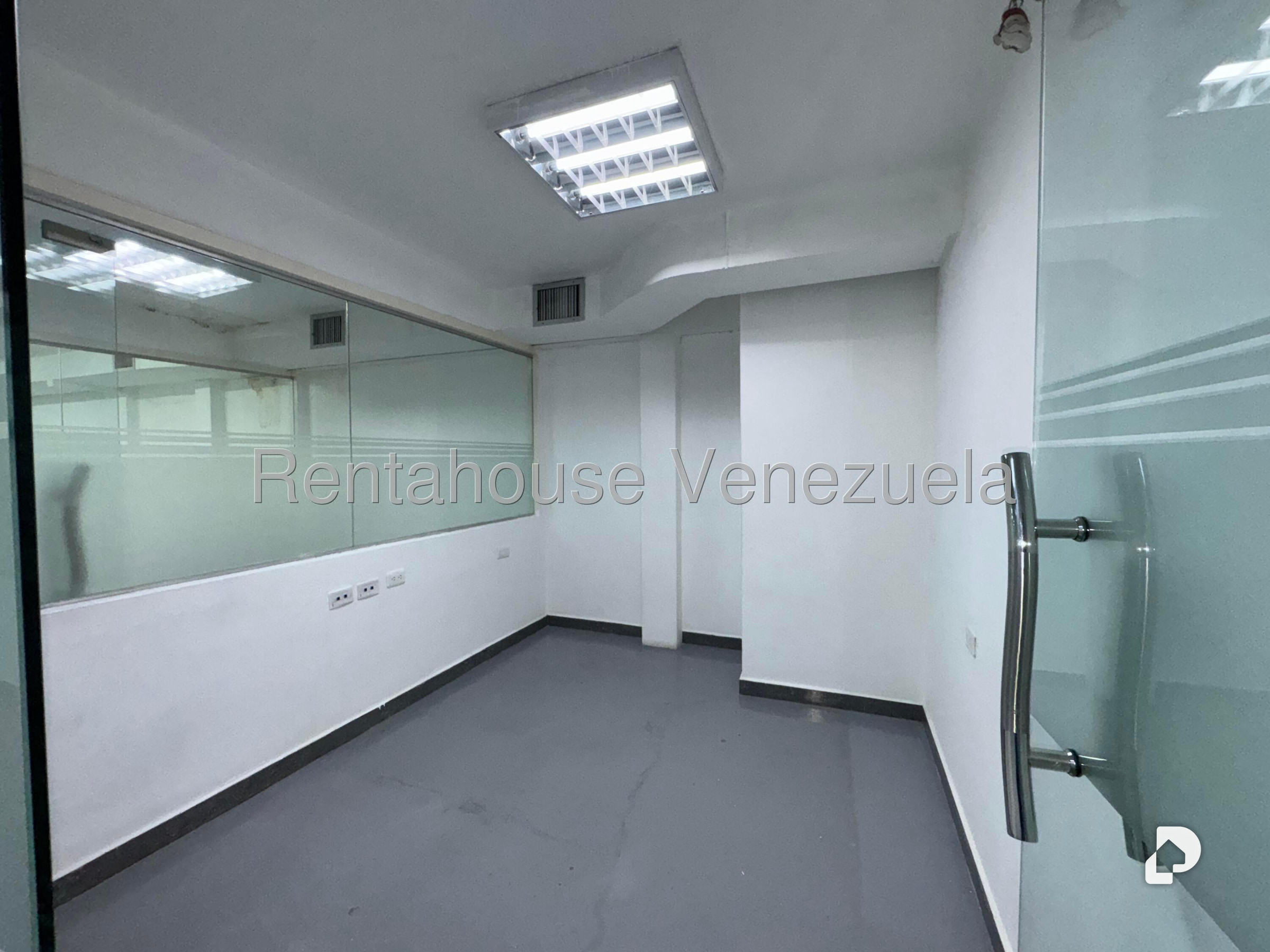Oficina en Chuao, Caracas – 15