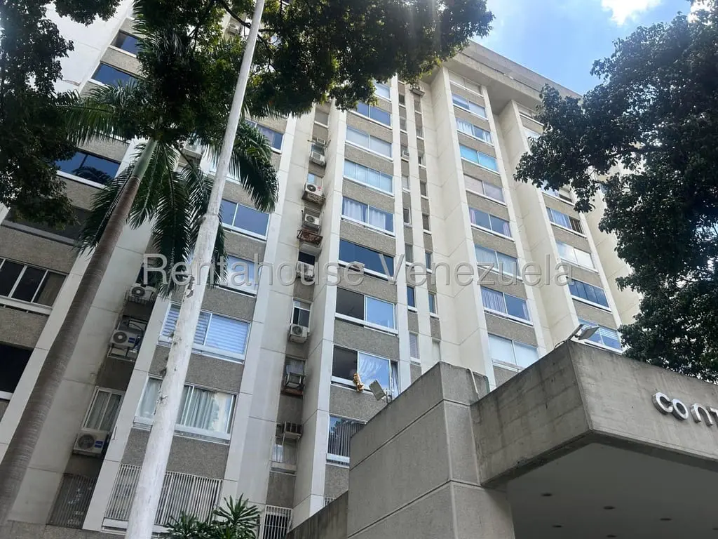 Apartment in Los Palos Grandes, Caracas - 1