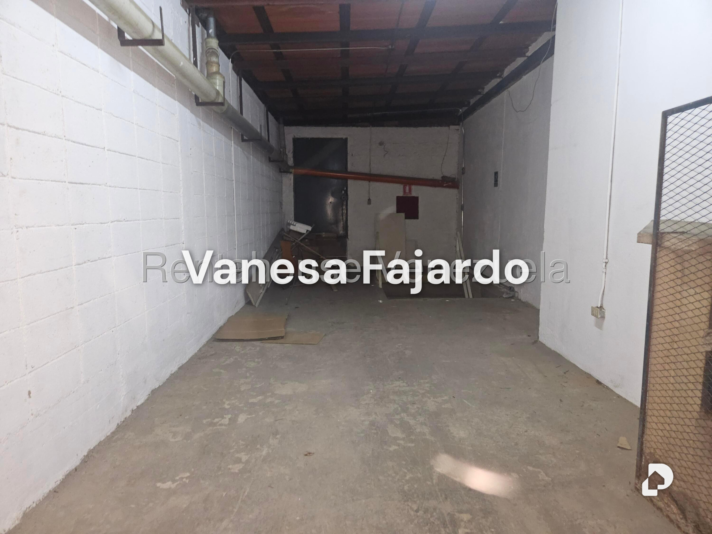 Local comercial en La Yaguara, Caracas – 24