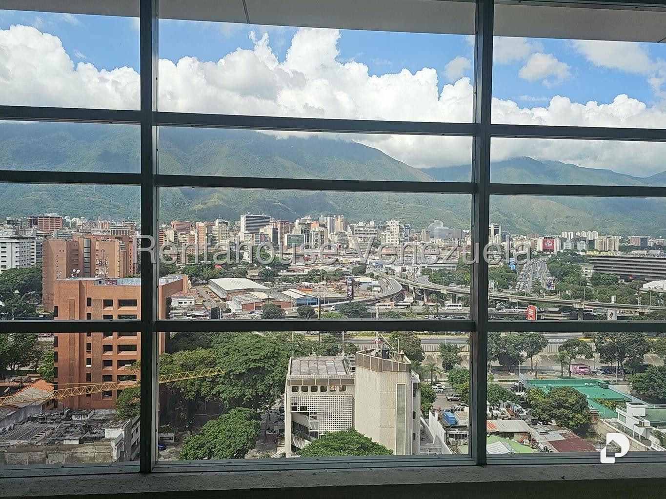 Oficina en Las Mercedes, Caracas – 11