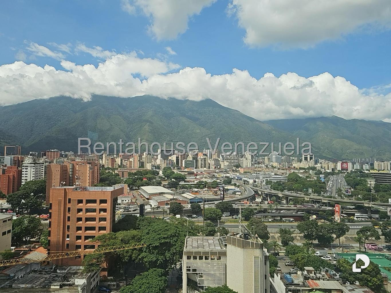 Oficina en Las Mercedes, Caracas – 12