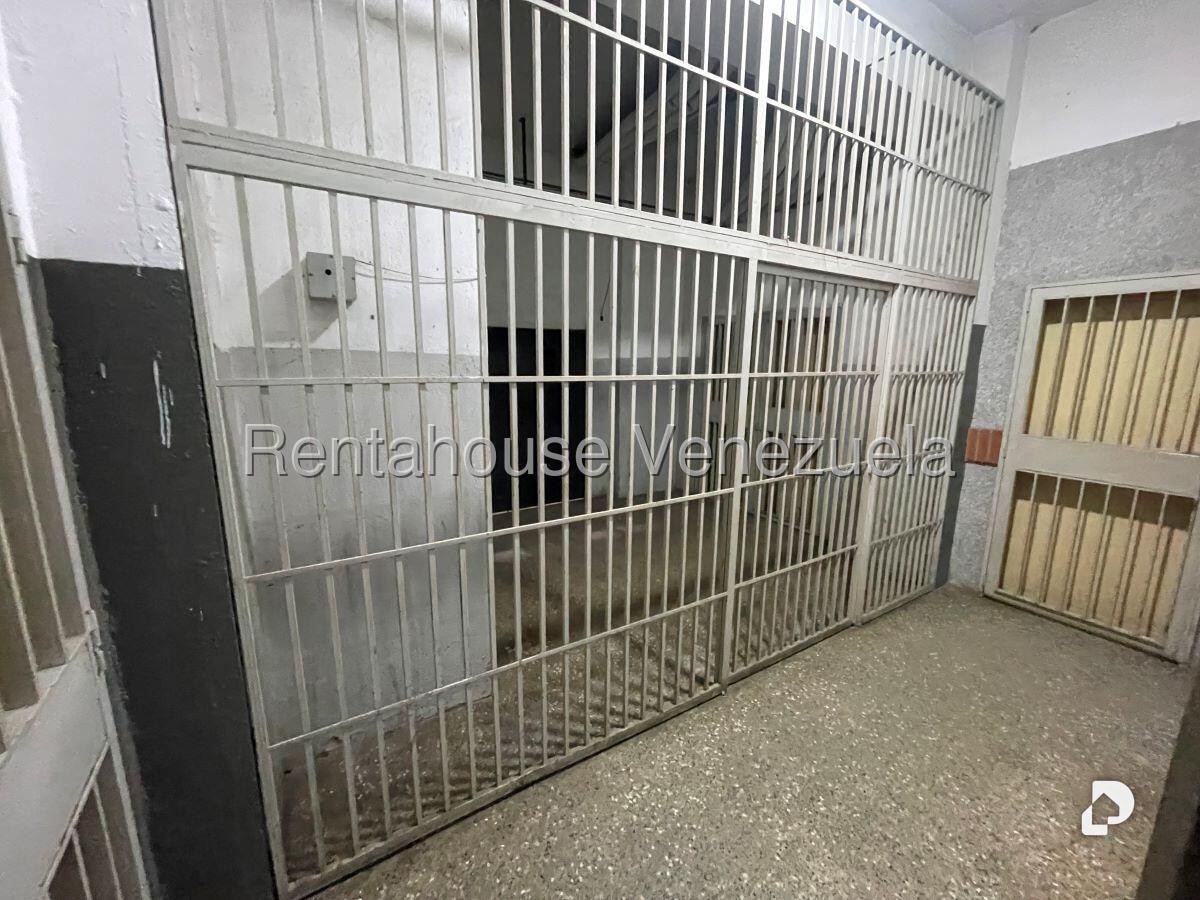Local comercial en Ruiz Pineda, Caracas – 29