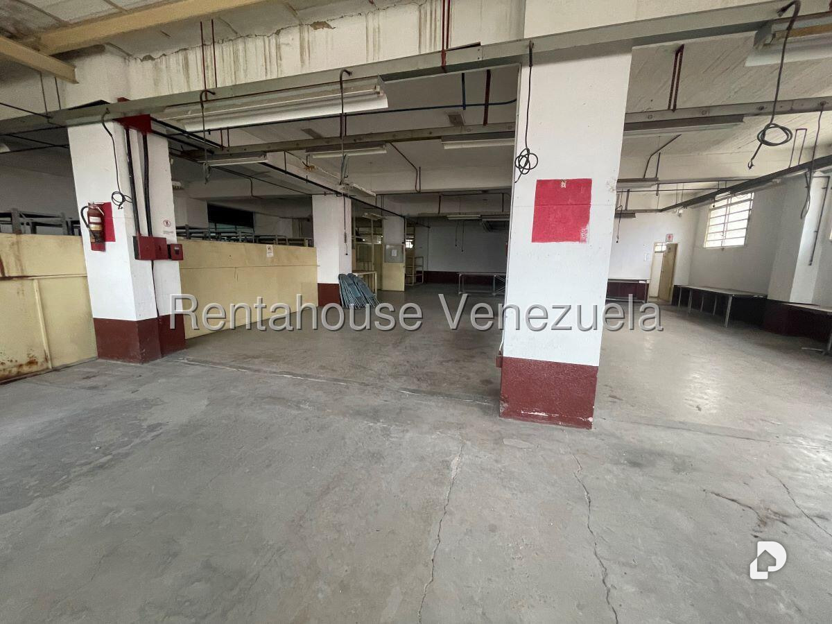 Local comercial en Ruiz Pineda, Caracas – 24